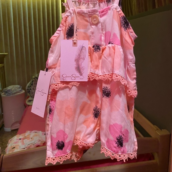 Outfit 3-6 - Picture 2 of 3